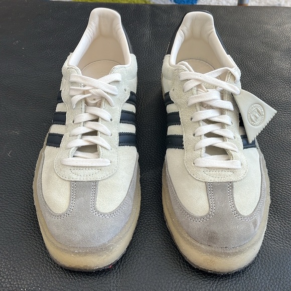 Ronnie Fieg x Clarks x 8th Street Samba 'Kithmas - Picture 4 of 12